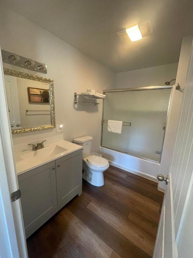 Riverfront Lodging Shady Cove 외부 사진