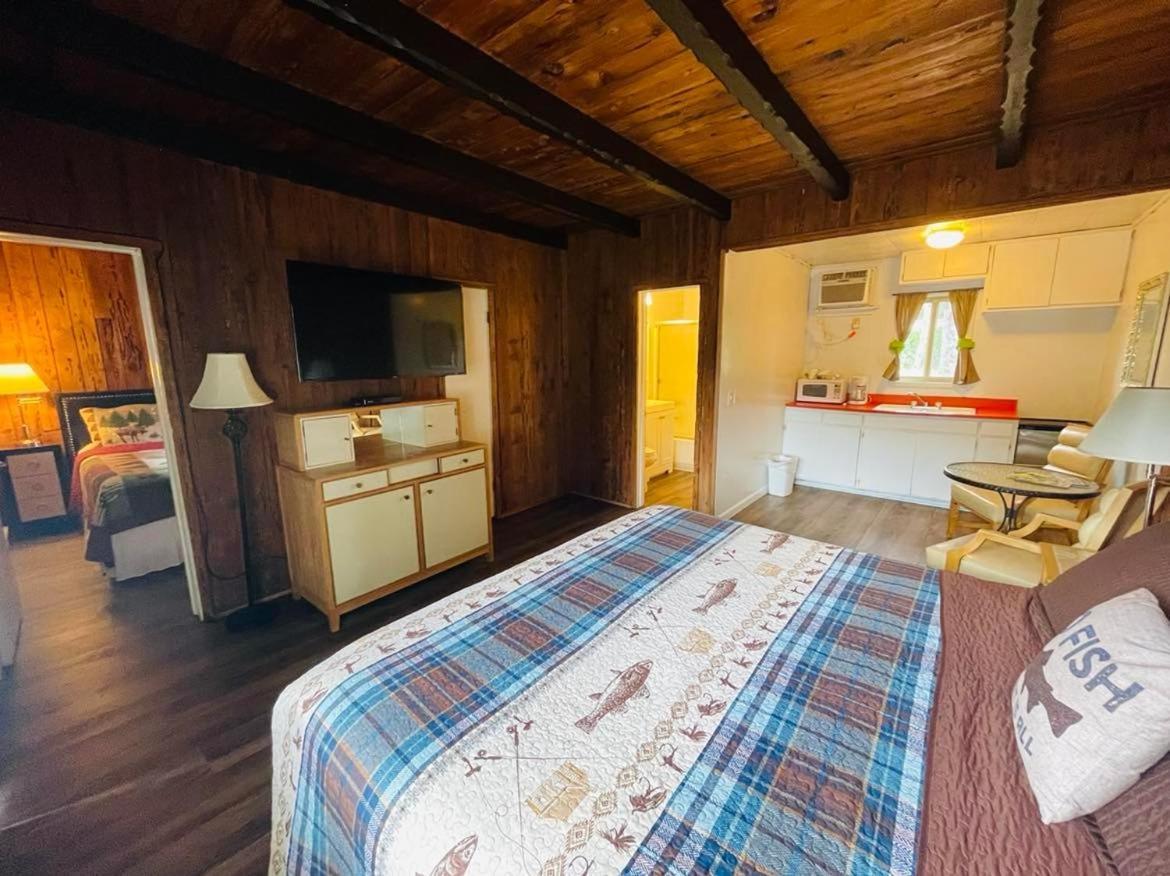 Riverfront Lodging Shady Cove 외부 사진