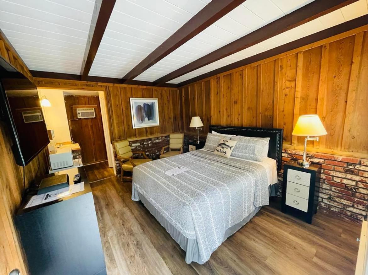 Riverfront Lodging Shady Cove 외부 사진