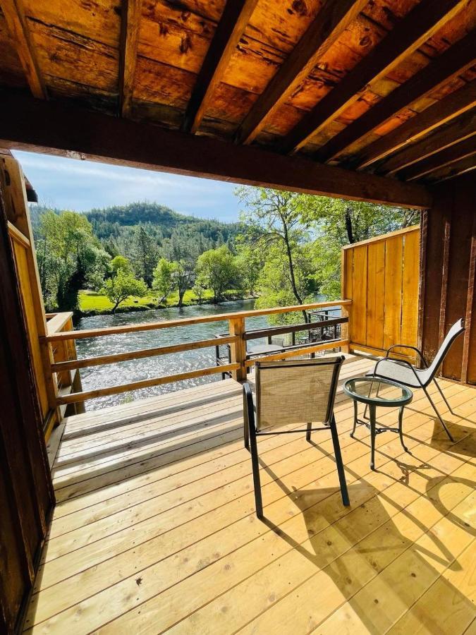 Riverfront Lodging Shady Cove 외부 사진