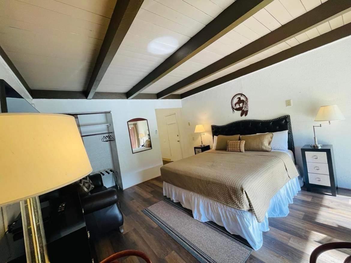Riverfront Lodging Shady Cove 외부 사진
