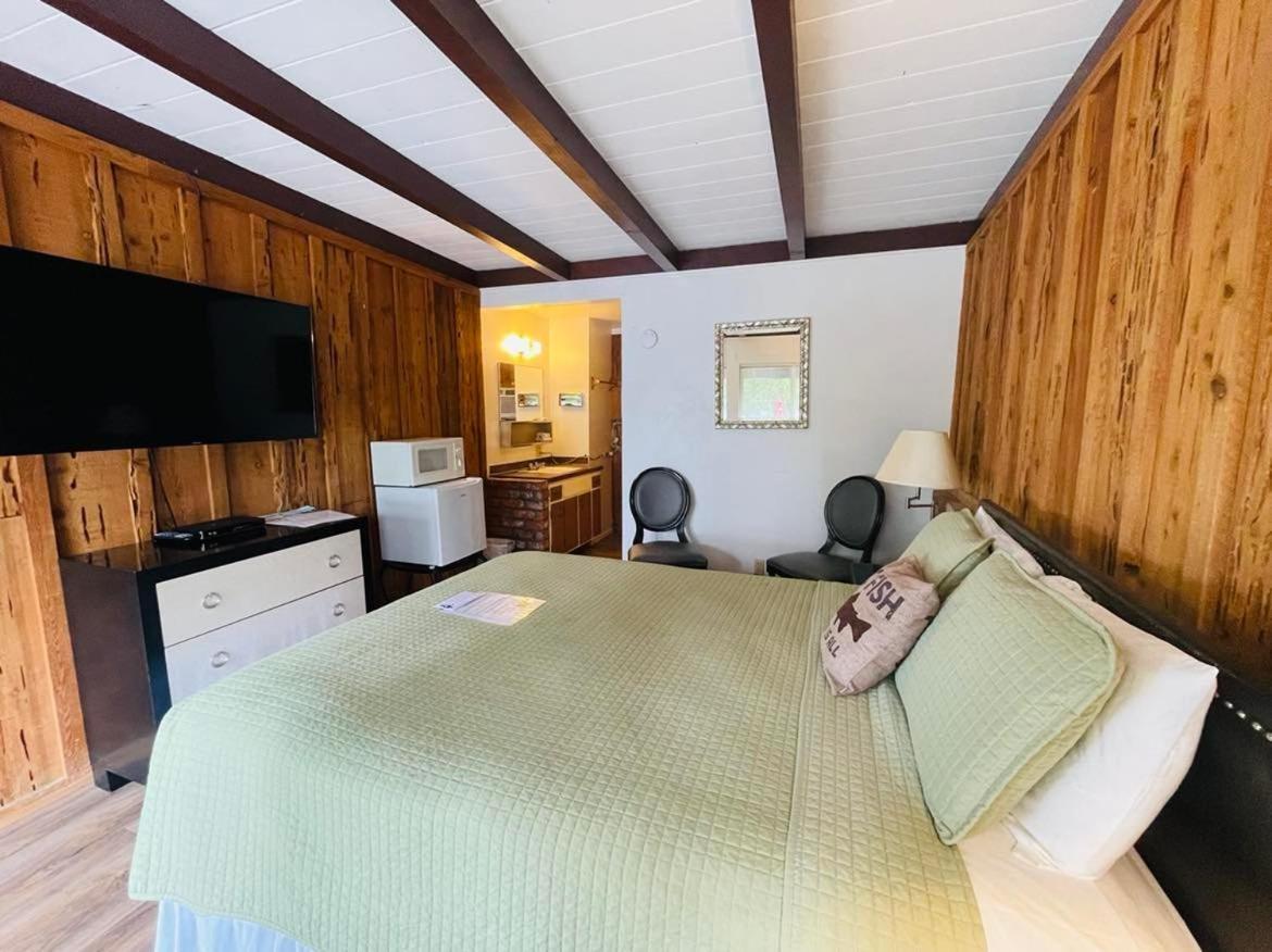 Riverfront Lodging Shady Cove 외부 사진