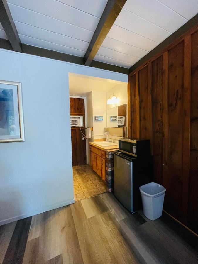 Riverfront Lodging Shady Cove 외부 사진