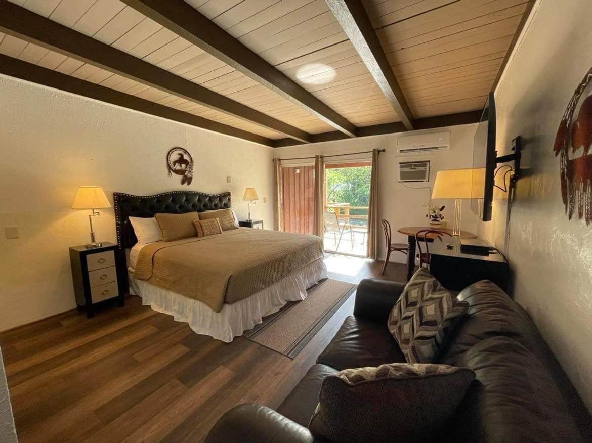 Riverfront Lodging Shady Cove 외부 사진