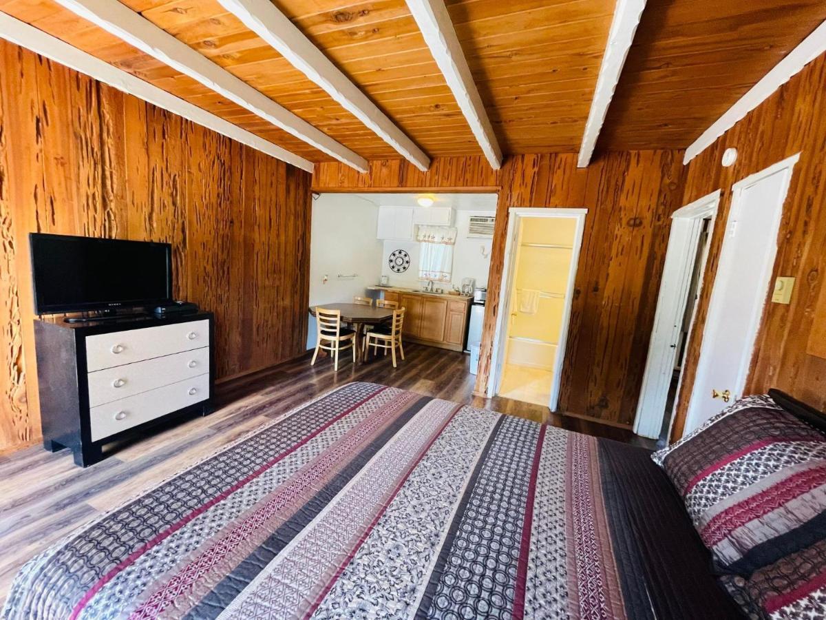 Riverfront Lodging Shady Cove 외부 사진