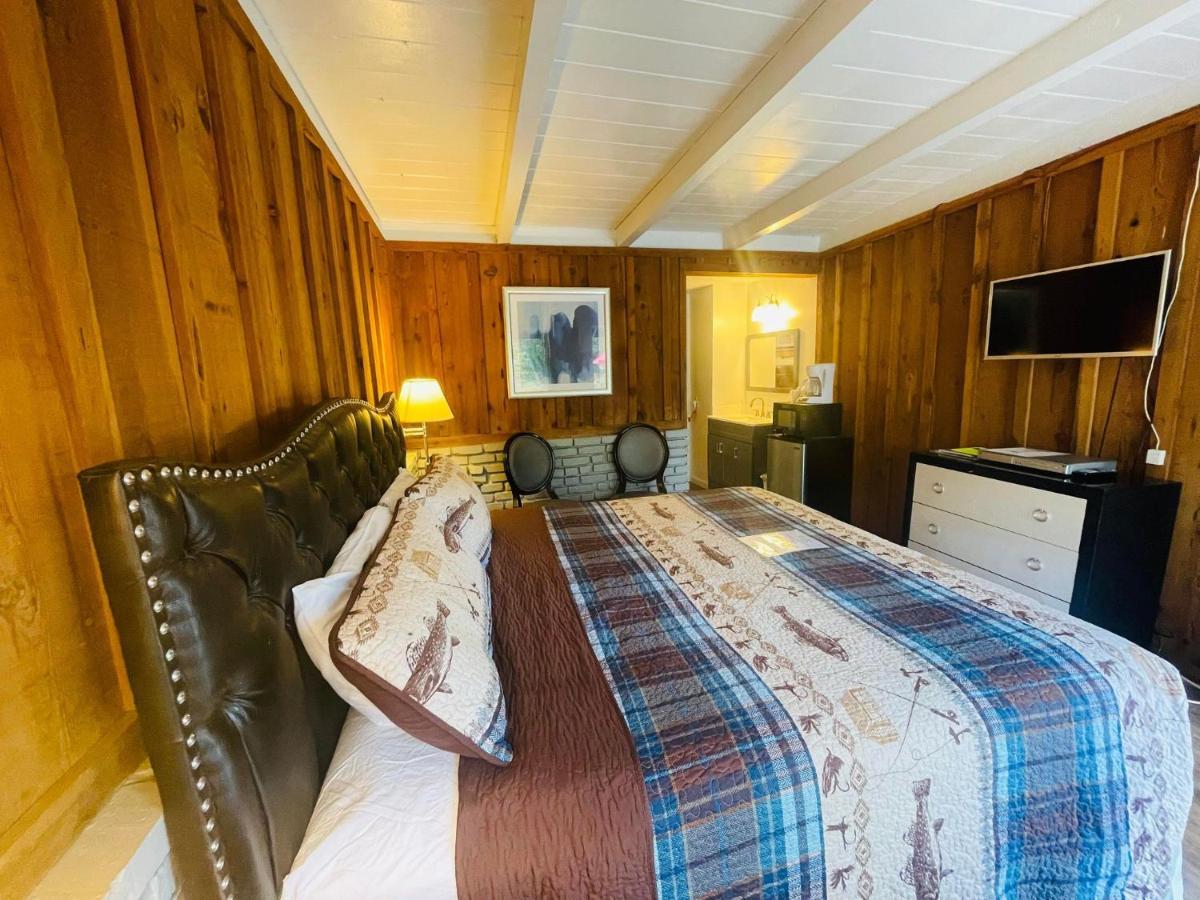 Riverfront Lodging Shady Cove 외부 사진