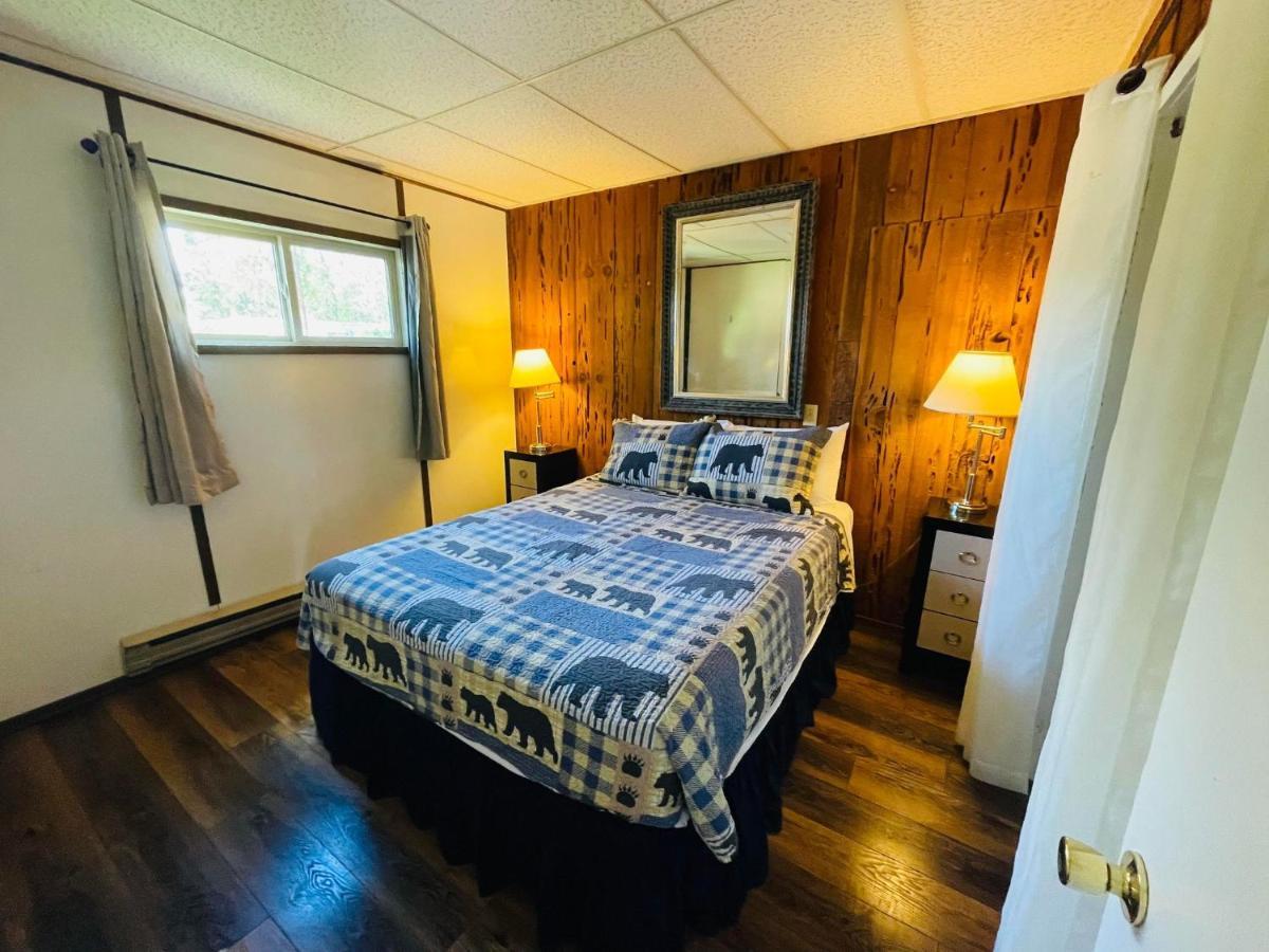 Riverfront Lodging Shady Cove 외부 사진