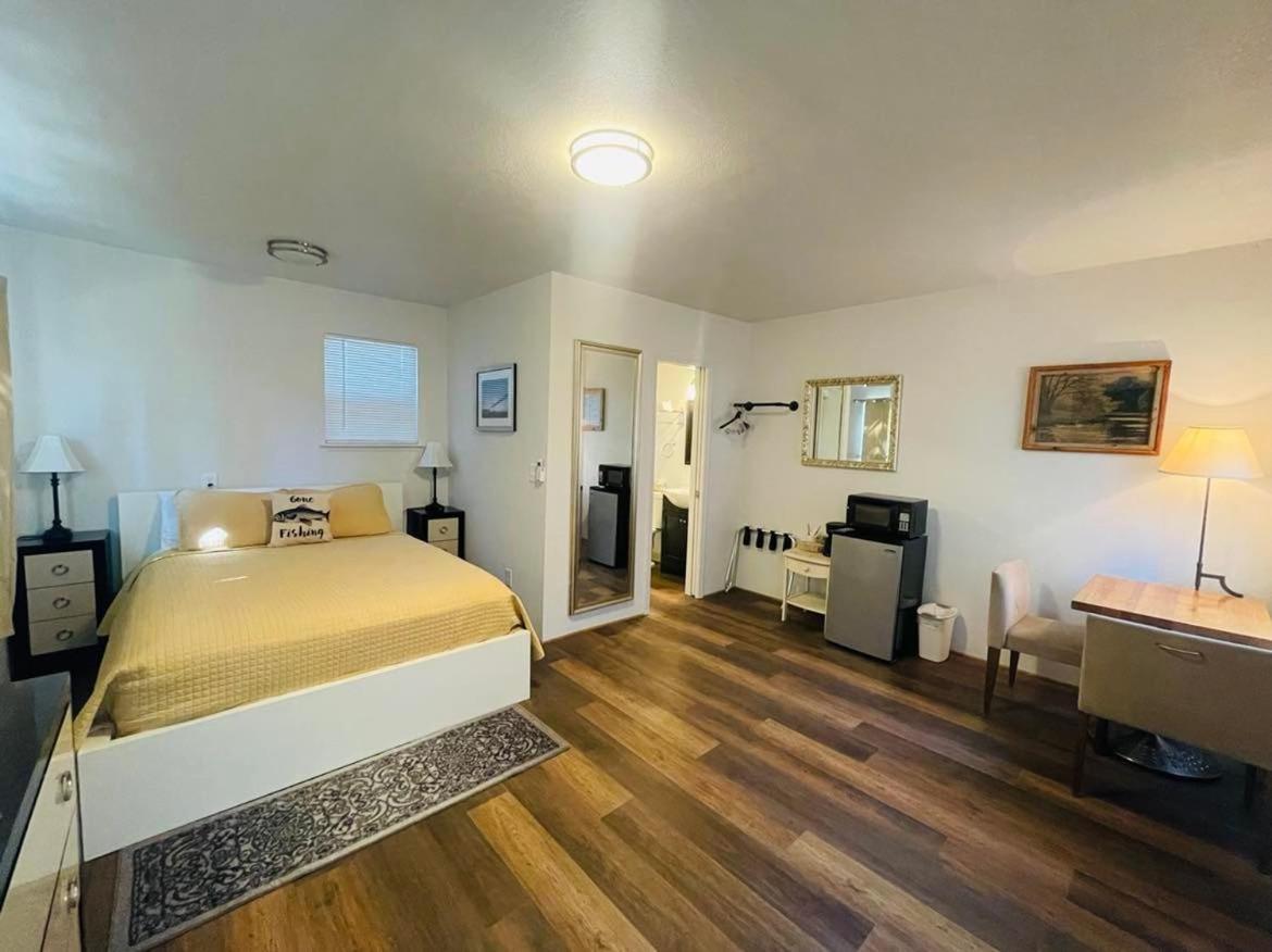 Riverfront Lodging Shady Cove 외부 사진