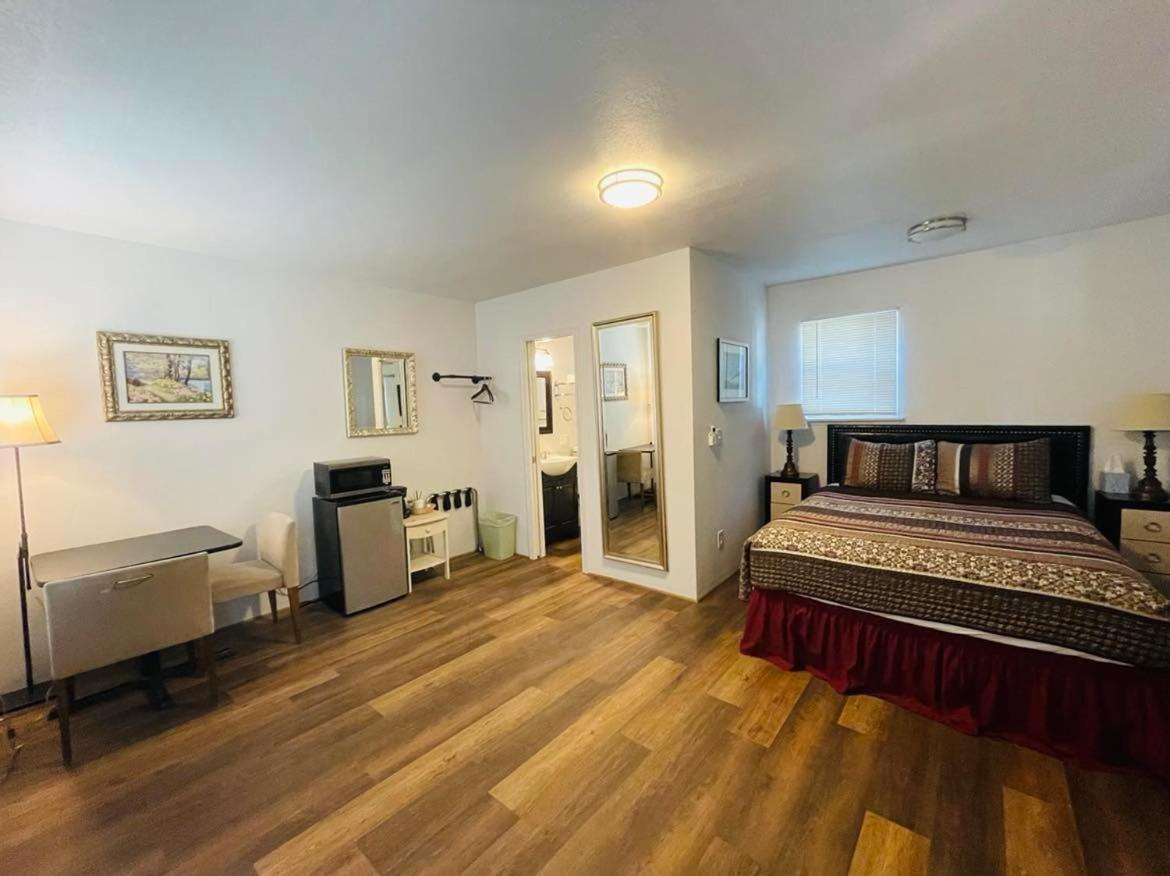 Riverfront Lodging Shady Cove 외부 사진