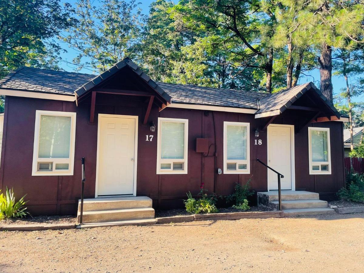 Riverfront Lodging Shady Cove 외부 사진
