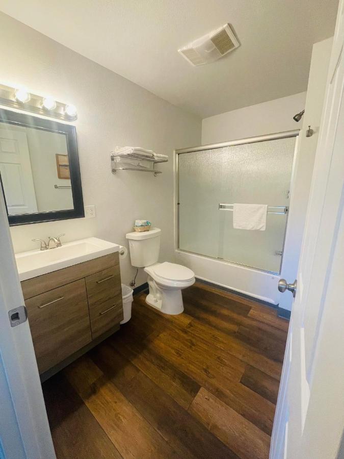Riverfront Lodging Shady Cove 외부 사진