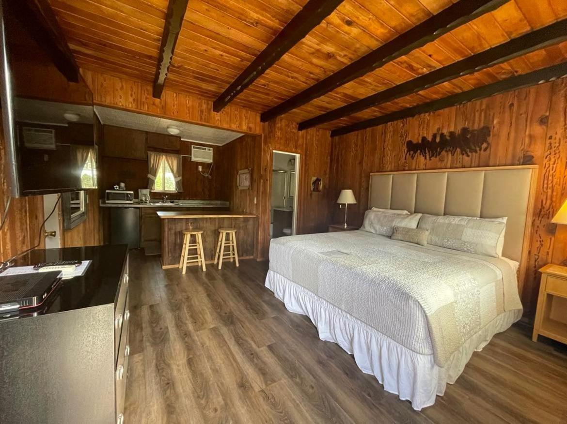 Riverfront Lodging Shady Cove 외부 사진
