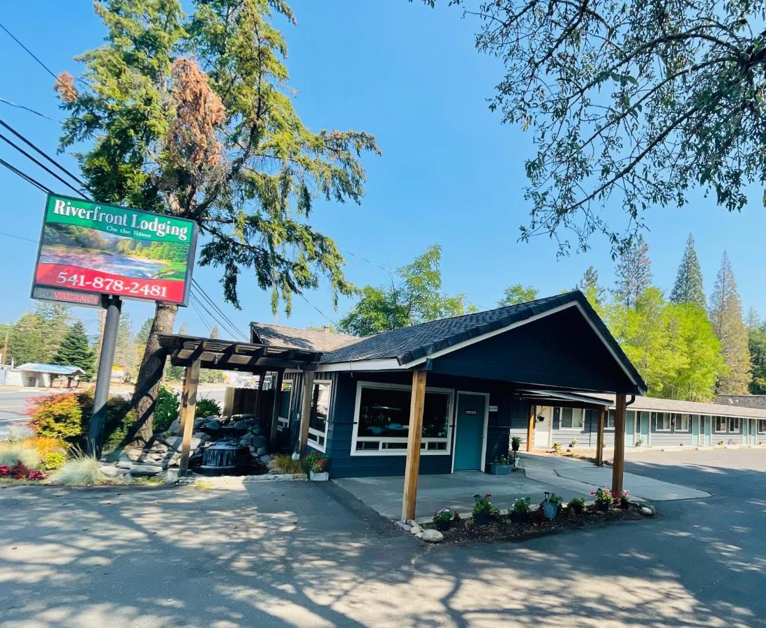 Riverfront Lodging Shady Cove 외부 사진